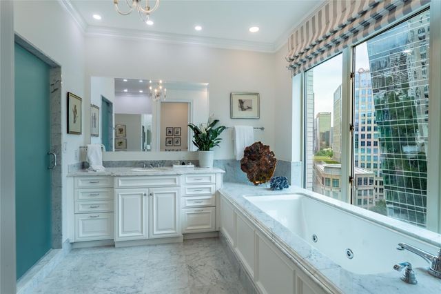 2525 N PEARL Street 1004, Dallas, TX 75201