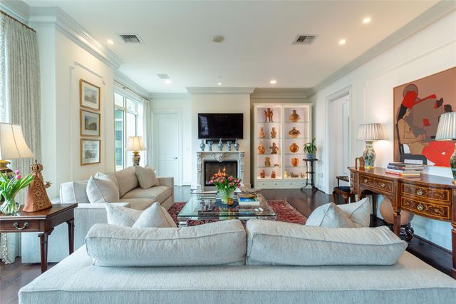 2525 N PEARL Street 1004, Dallas, TX 75201