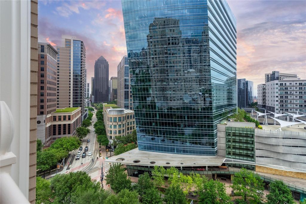 2525 N PEARL Street 1004, Dallas, TX 75201