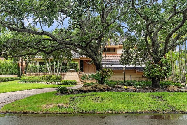 7244 E Lago Dr, Coral Gables, FL 33143