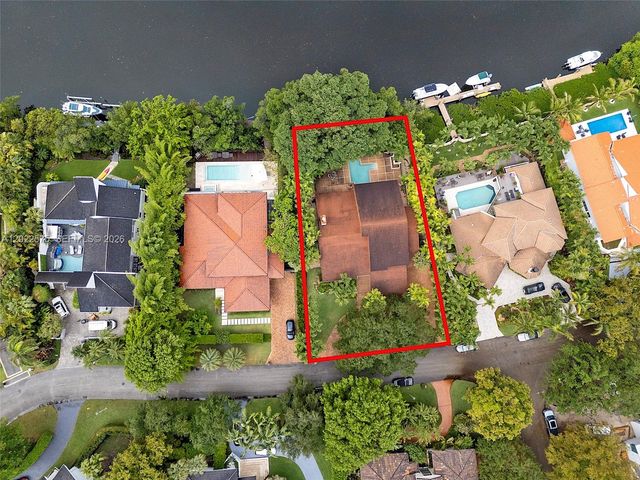 7244 E Lago Dr, Coral Gables, FL 33143