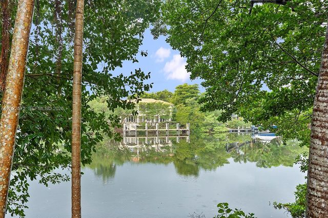 7244 E Lago Dr, Coral Gables, FL 33143