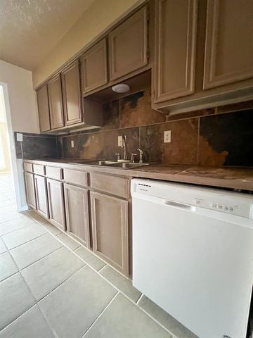 6736 W Fuqua Drive, Missouri City, TX 77489