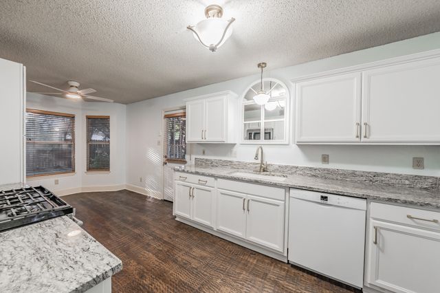 1714 Circle Creek Drive, Lewisville, TX 75067