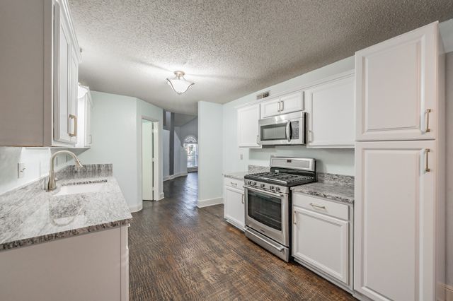 1714 Circle Creek Drive, Lewisville, TX 75067