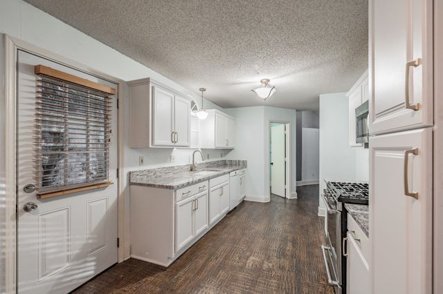 1714 Circle Creek Drive, Lewisville, TX 75067