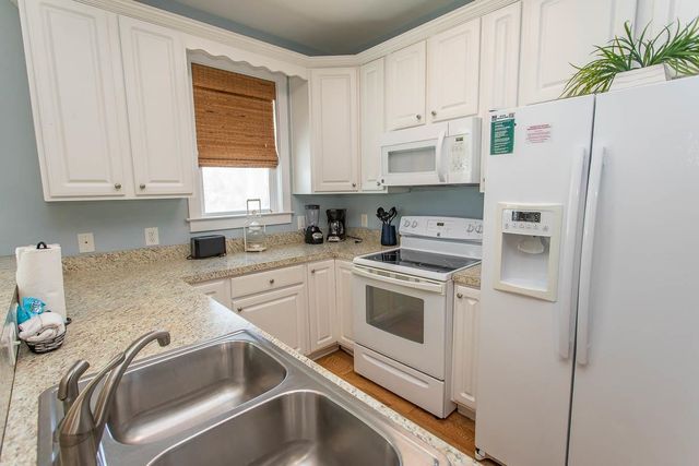 4921 Cinzia Ln, North Myrtle Beach, SC 29582