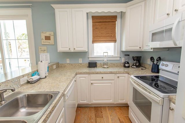 4921 Cinzia Ln, North Myrtle Beach, SC 29582