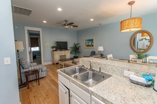 4921 Cinzia Ln, North Myrtle Beach, SC 29582