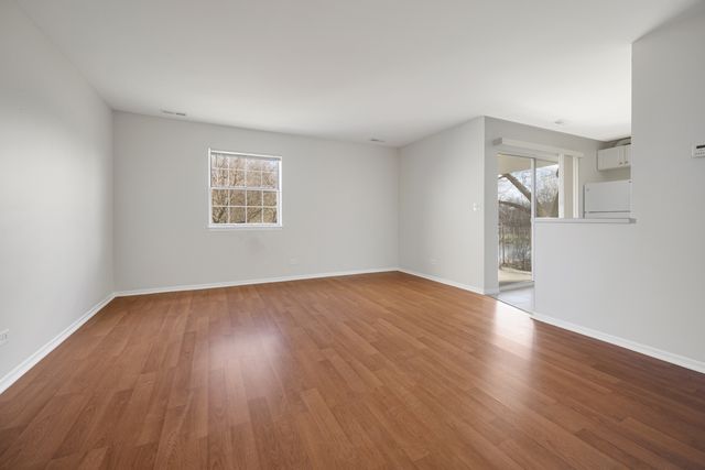 93 N Victoria Lane D, Streamwood, IL 60107