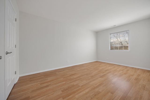 93 N Victoria Lane D, Streamwood, IL 60107