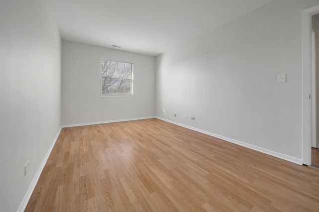 93 N Victoria Lane D, Streamwood, IL 60107