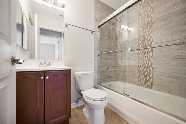 93 N Victoria Lane D, Streamwood, IL 60107