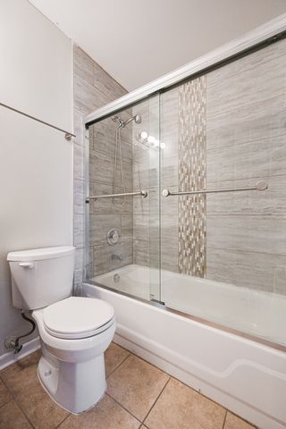 93 N Victoria Lane D, Streamwood, IL 60107