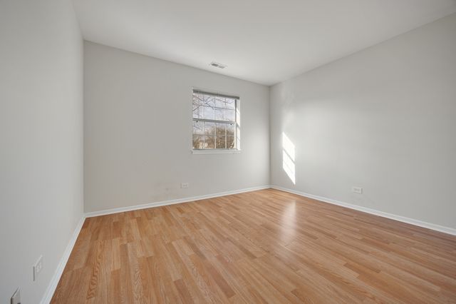 93 N Victoria Lane D, Streamwood, IL 60107