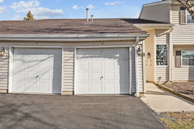 93 N Victoria Lane D, Streamwood, IL 60107