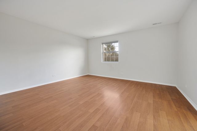 93 N Victoria Lane D, Streamwood, IL 60107