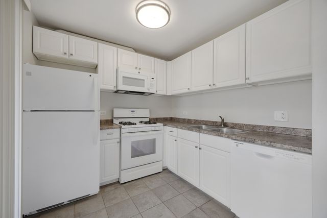 93 N Victoria Lane D, Streamwood, IL 60107