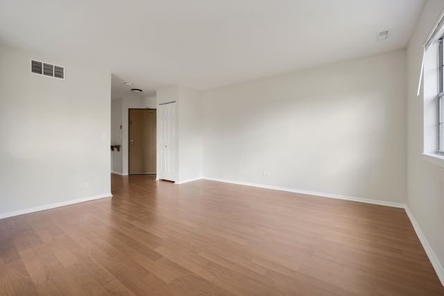 93 N Victoria Lane D, Streamwood, IL 60107