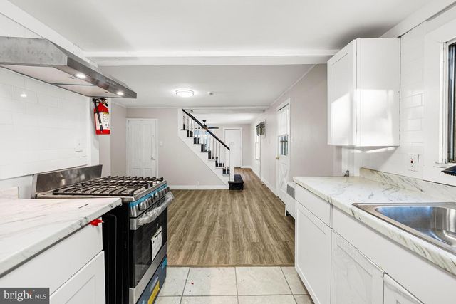 810 W 2ND ST, Florence, NJ 08518