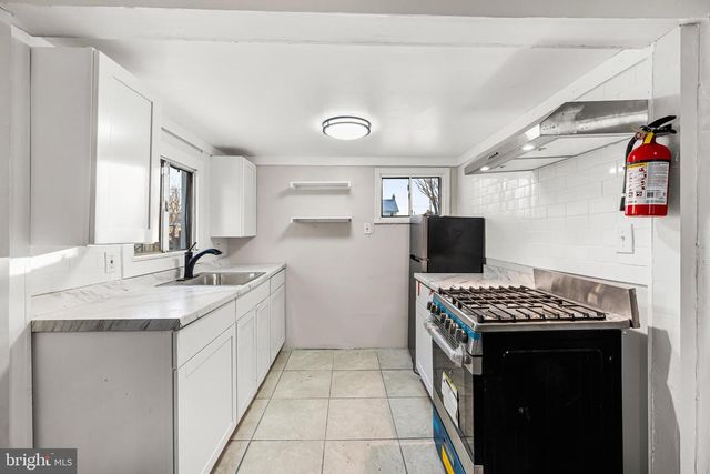 810 W 2ND ST, Florence, NJ 08518