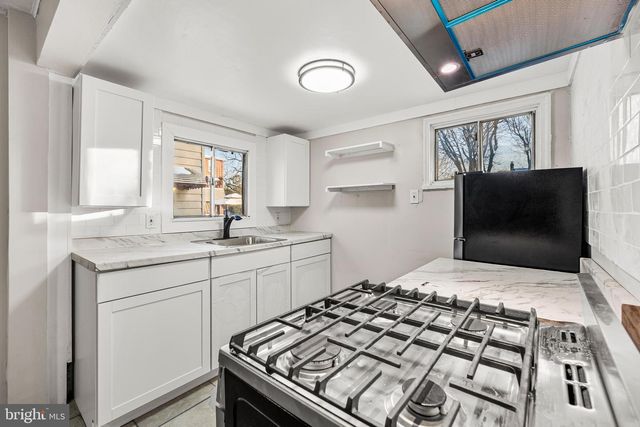 810 W 2ND ST, Florence, NJ 08518