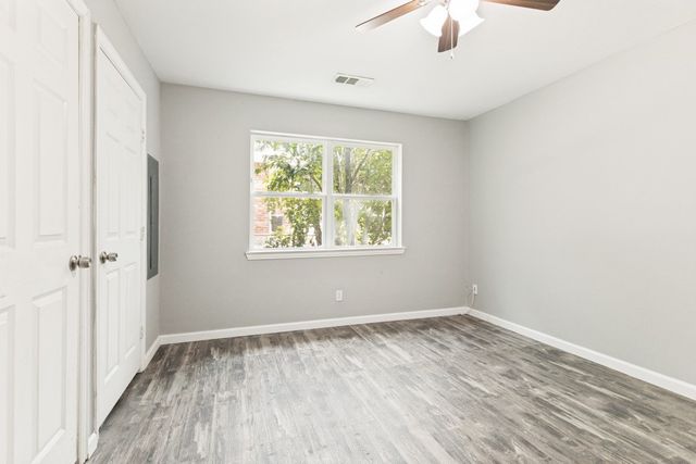 5786 Rockhill Road, Fort Worth, TX 76112