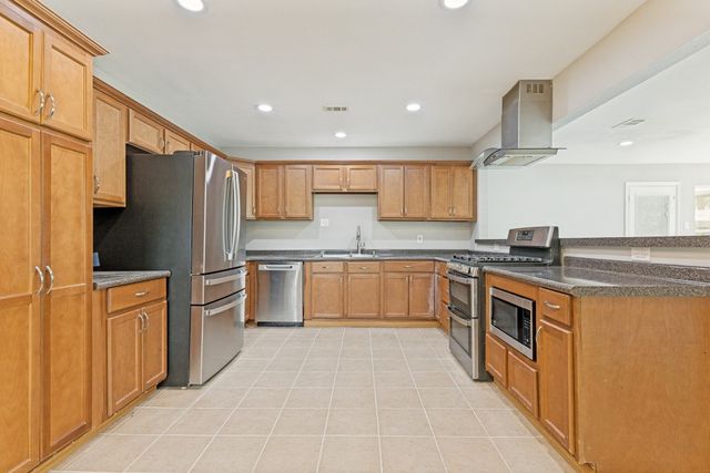 5786 Rockhill Road, Fort Worth, TX 76112