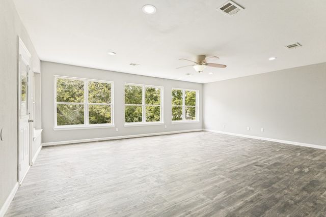 5786 Rockhill Road, Fort Worth, TX 76112