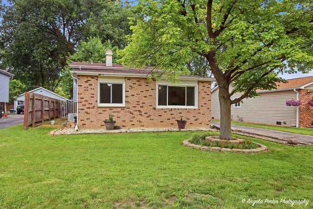 122 Hickory Street, Mundelein, IL 60060