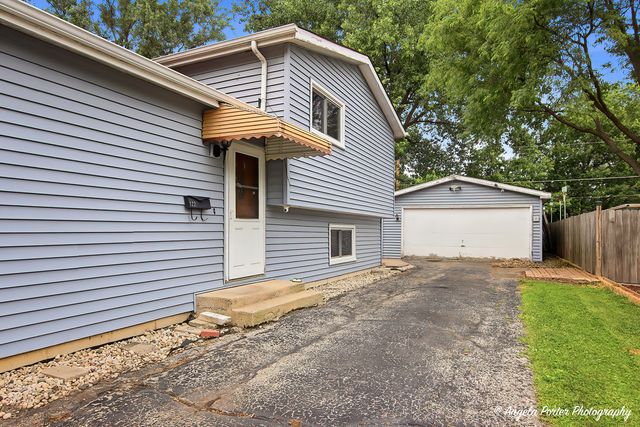 122 Hickory Street, Mundelein, IL 60060
