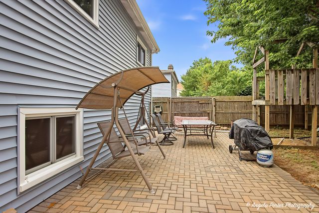 122 Hickory Street, Mundelein, IL 60060