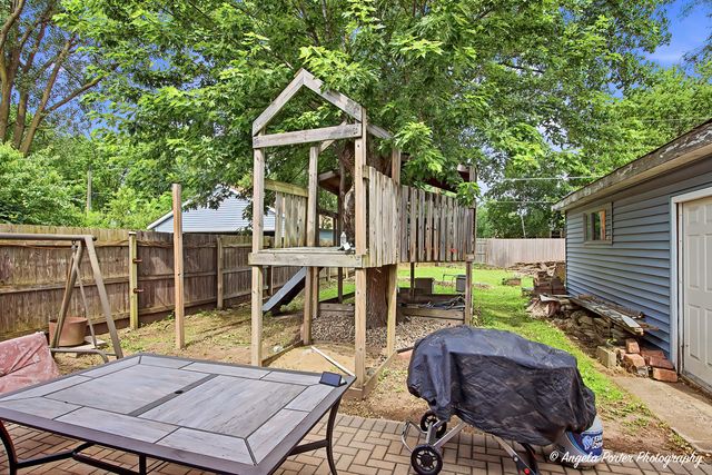 122 Hickory Street, Mundelein, IL 60060