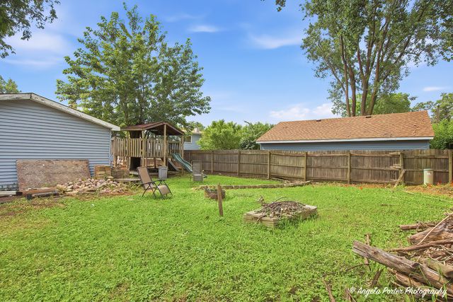 122 Hickory Street, Mundelein, IL 60060
