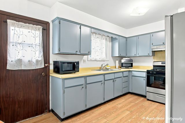 122 Hickory Street, Mundelein, IL 60060