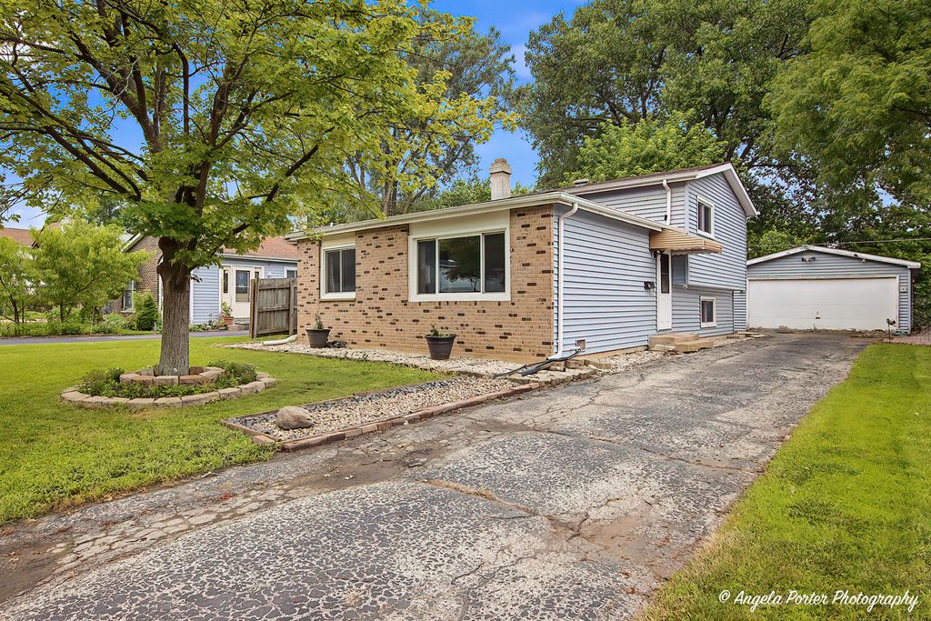 122 Hickory Street, Mundelein, IL 60060