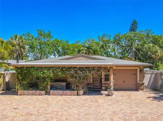 2121 PARK STREET N, St Petersburg, FL 33710