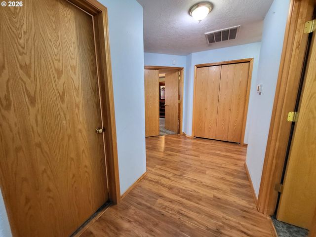 3884 SHENSTONE Dr, Eugene, OR 97404