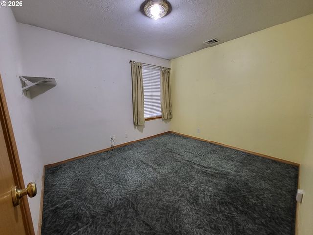 3884 SHENSTONE Dr, Eugene, OR 97404