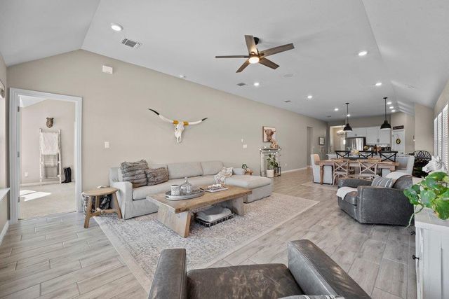 529 Cold River RUN, Kyle, TX 78640