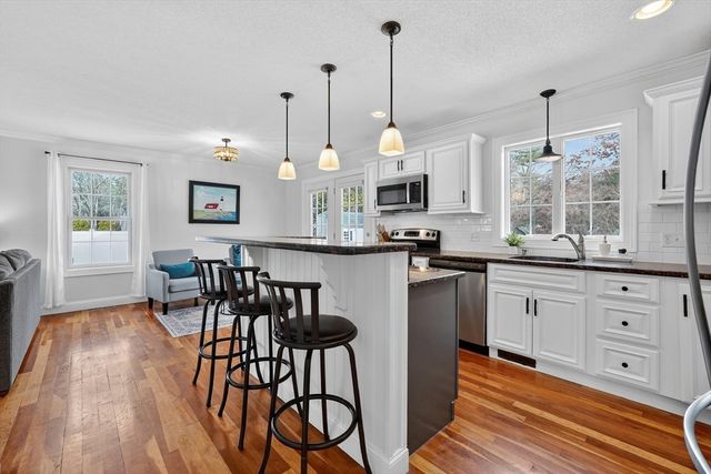 66 Lee St, East Longmeadow, MA 01028