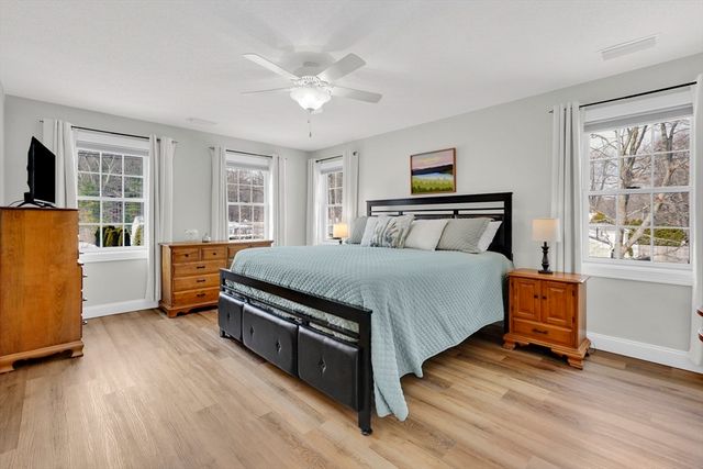 66 Lee St, East Longmeadow, MA 01028