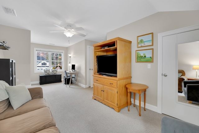 66 Lee St, East Longmeadow, MA 01028