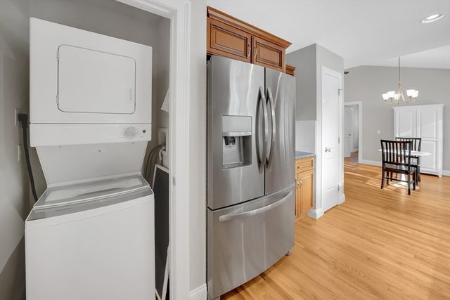 66 Lee St, East Longmeadow, MA 01028