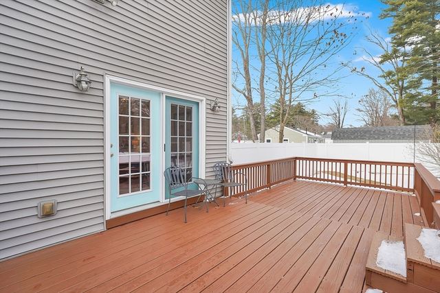 66 Lee St, East Longmeadow, MA 01028