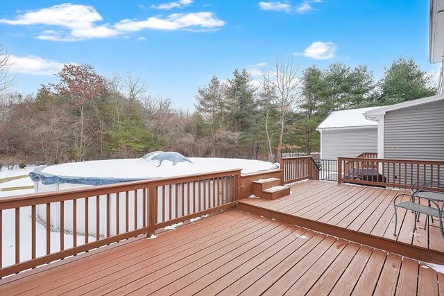 66 Lee St, East Longmeadow, MA 01028