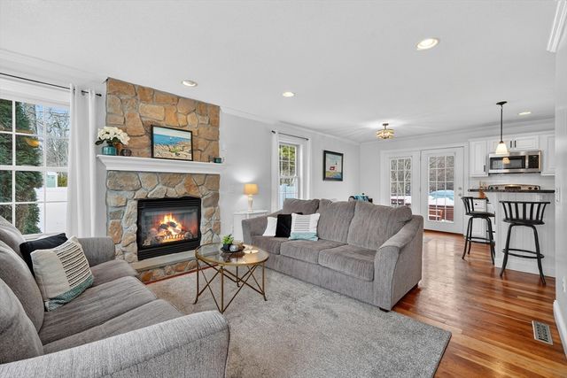 66 Lee St, East Longmeadow, MA 01028