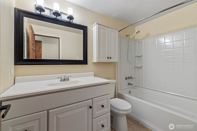 4107 Noble Place, Oak Harbor, WA 98277