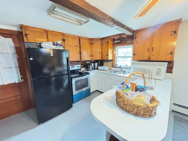 251 Primrose Hill Rd, Dracut, MA 01826