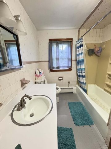 251 Primrose Hill Rd, Dracut, MA 01826